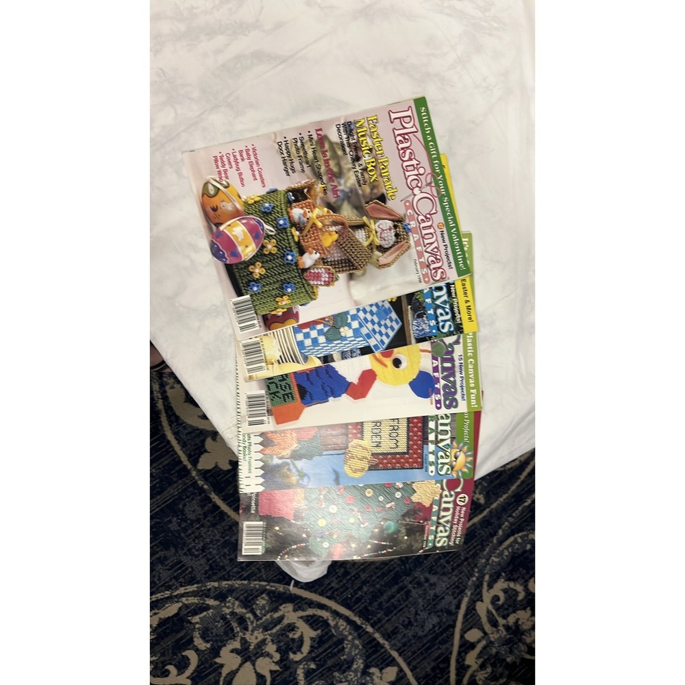 Lot of 5 Plastic Canvas Crafts Magazines Holiday Themes 1998